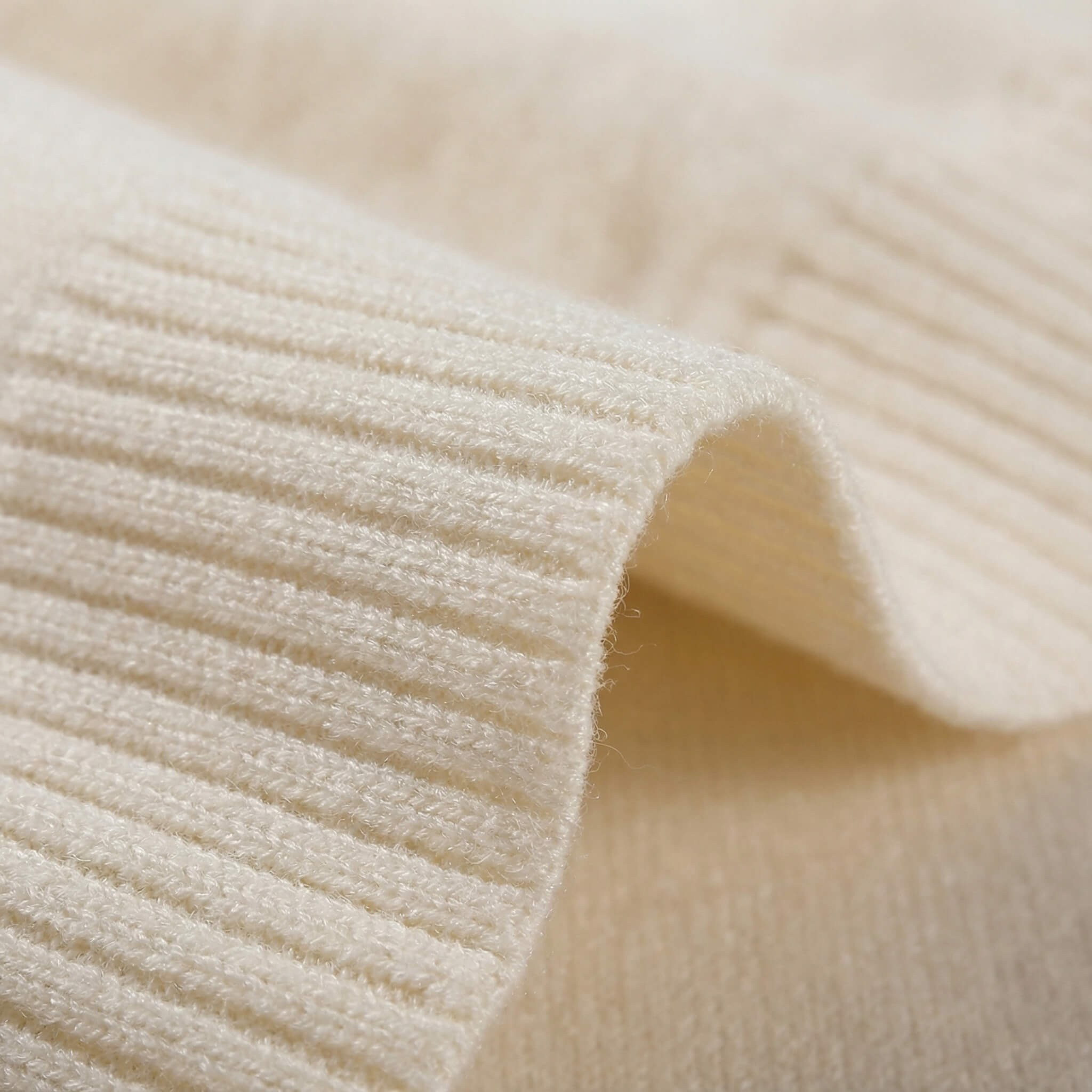 ellis-turtleneck-white